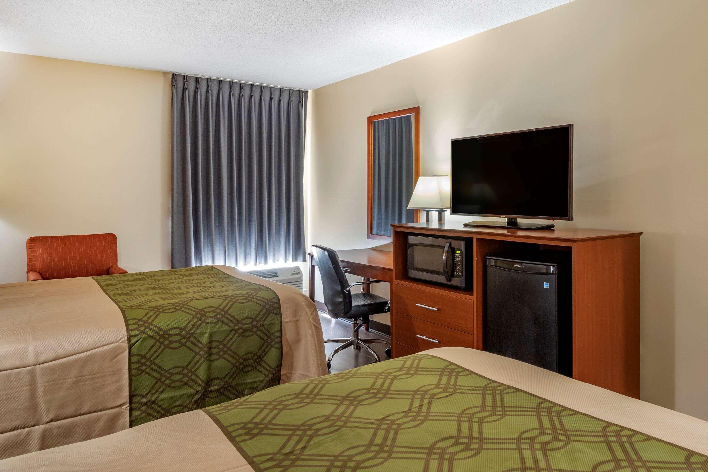 Econo Lodge St. Stephen Екстериор снимка