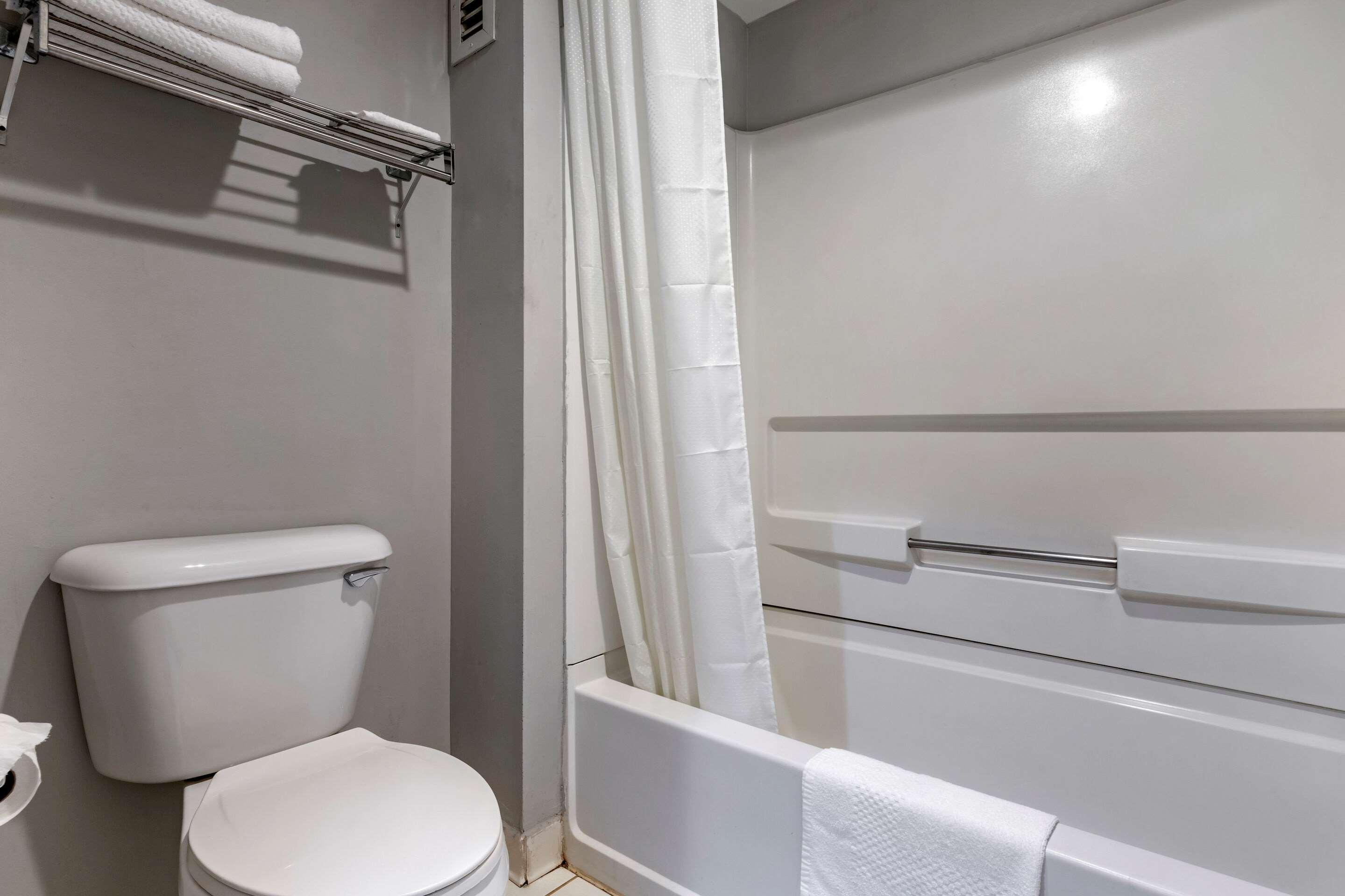 Econo Lodge St. Stephen Екстериор снимка