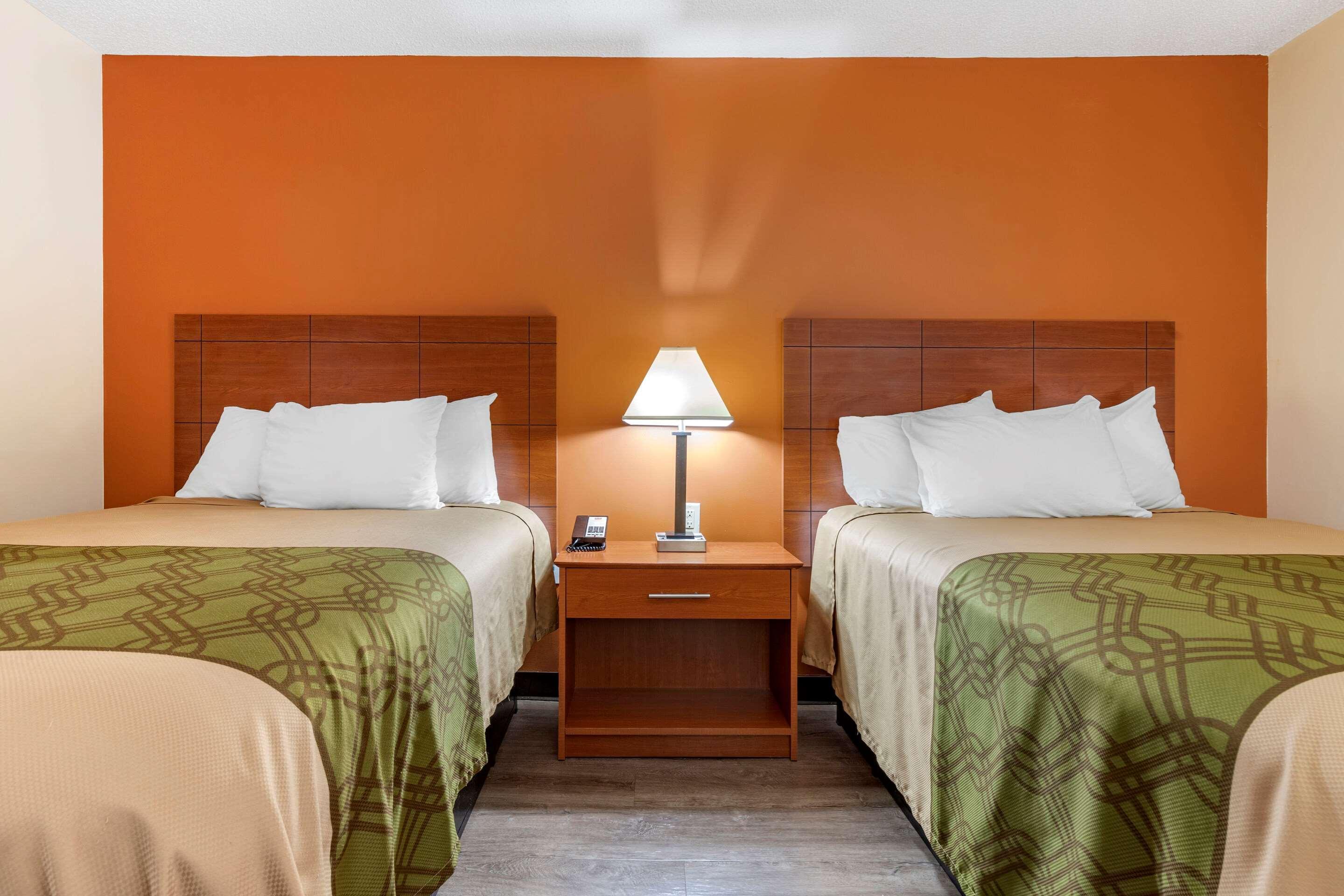Econo Lodge St. Stephen Екстериор снимка