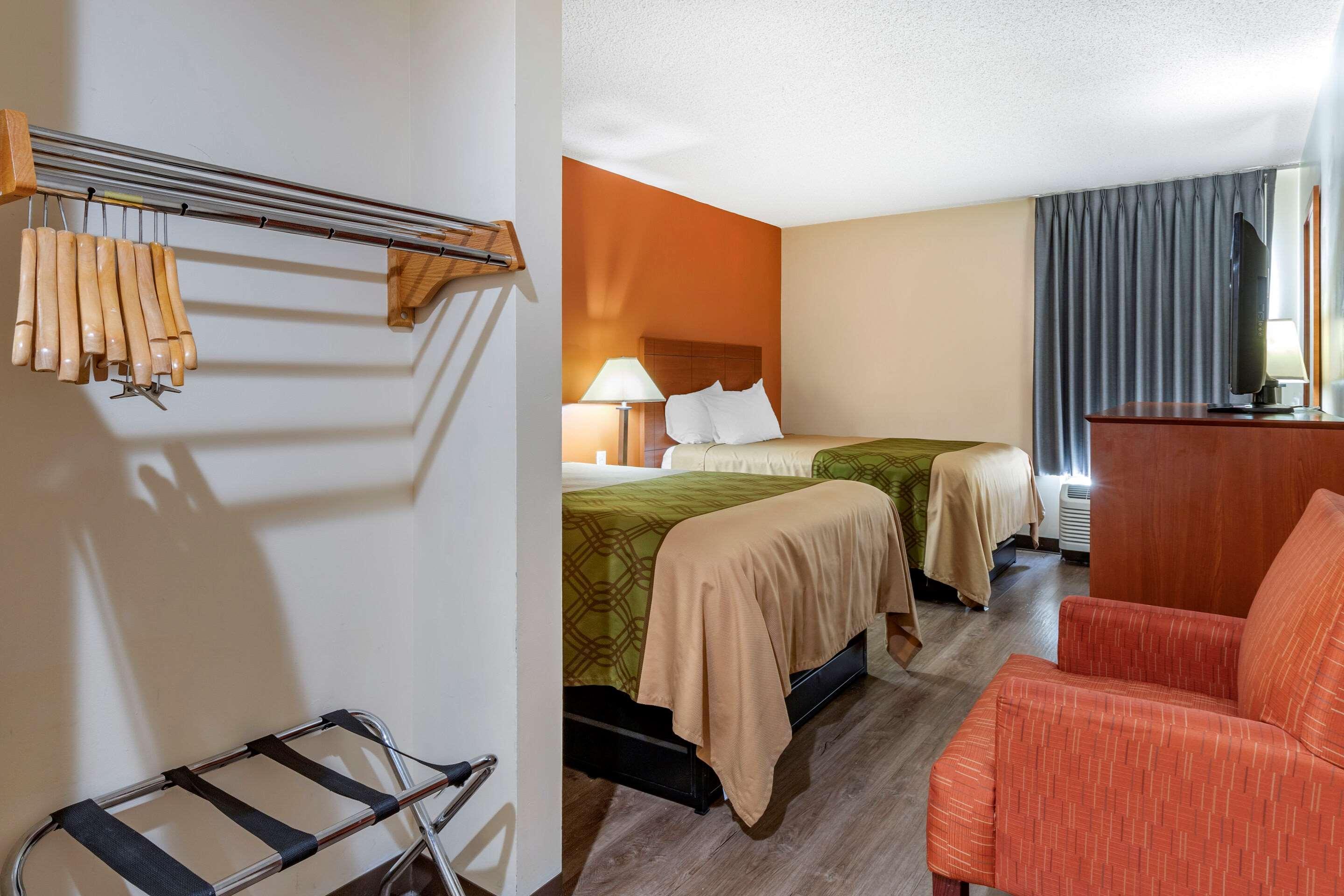 Econo Lodge St. Stephen Екстериор снимка
