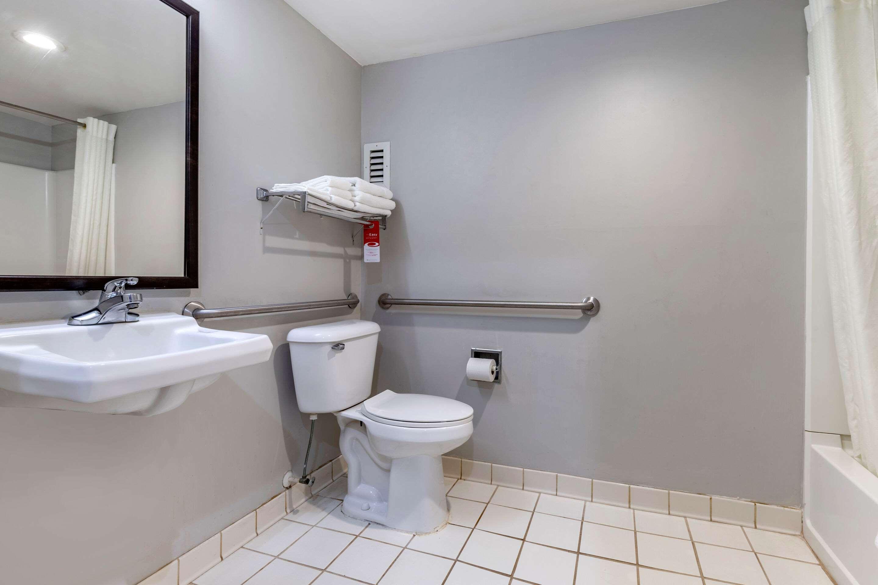 Econo Lodge St. Stephen Екстериор снимка