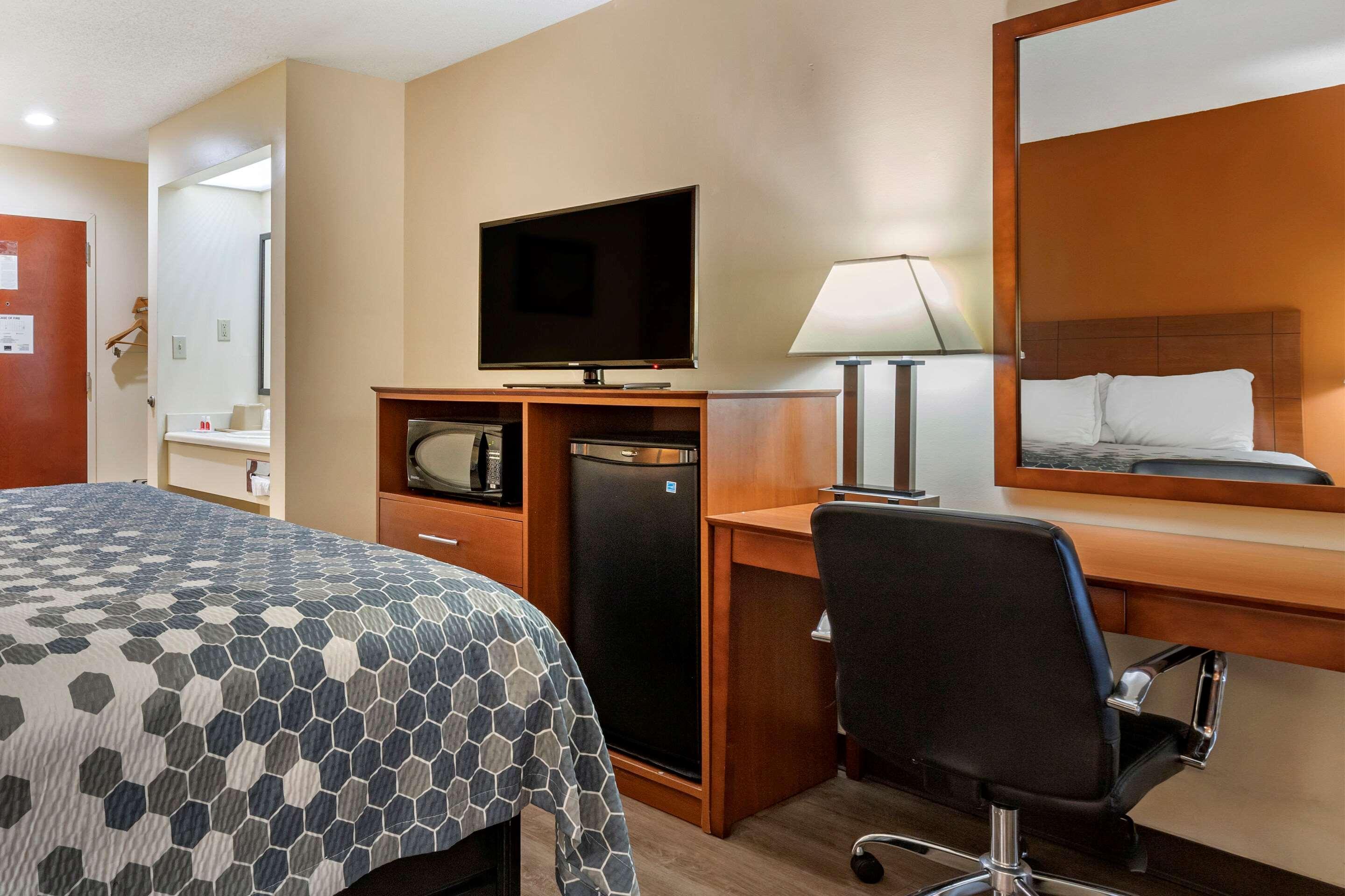 Econo Lodge St. Stephen Екстериор снимка