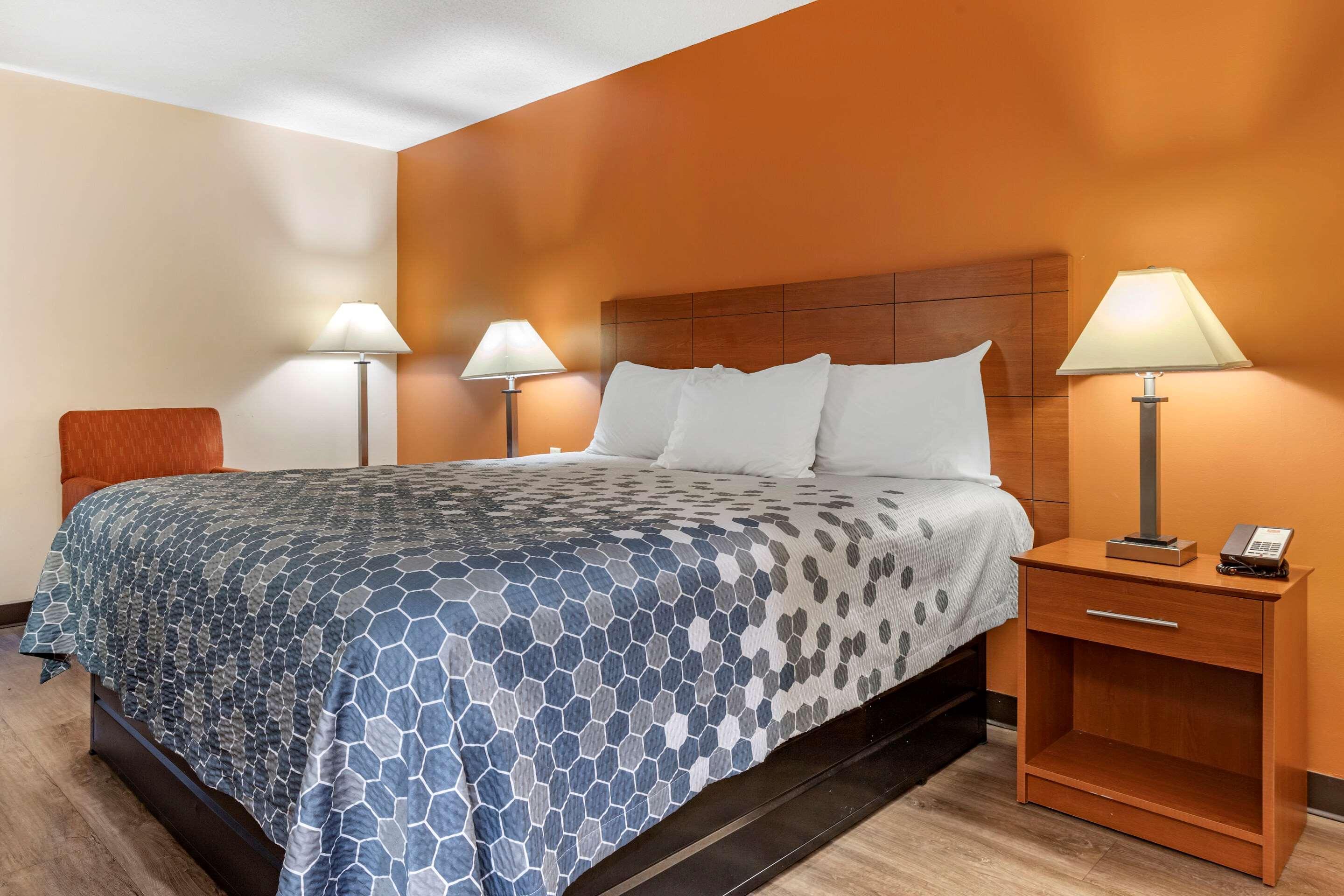 Econo Lodge St. Stephen Екстериор снимка