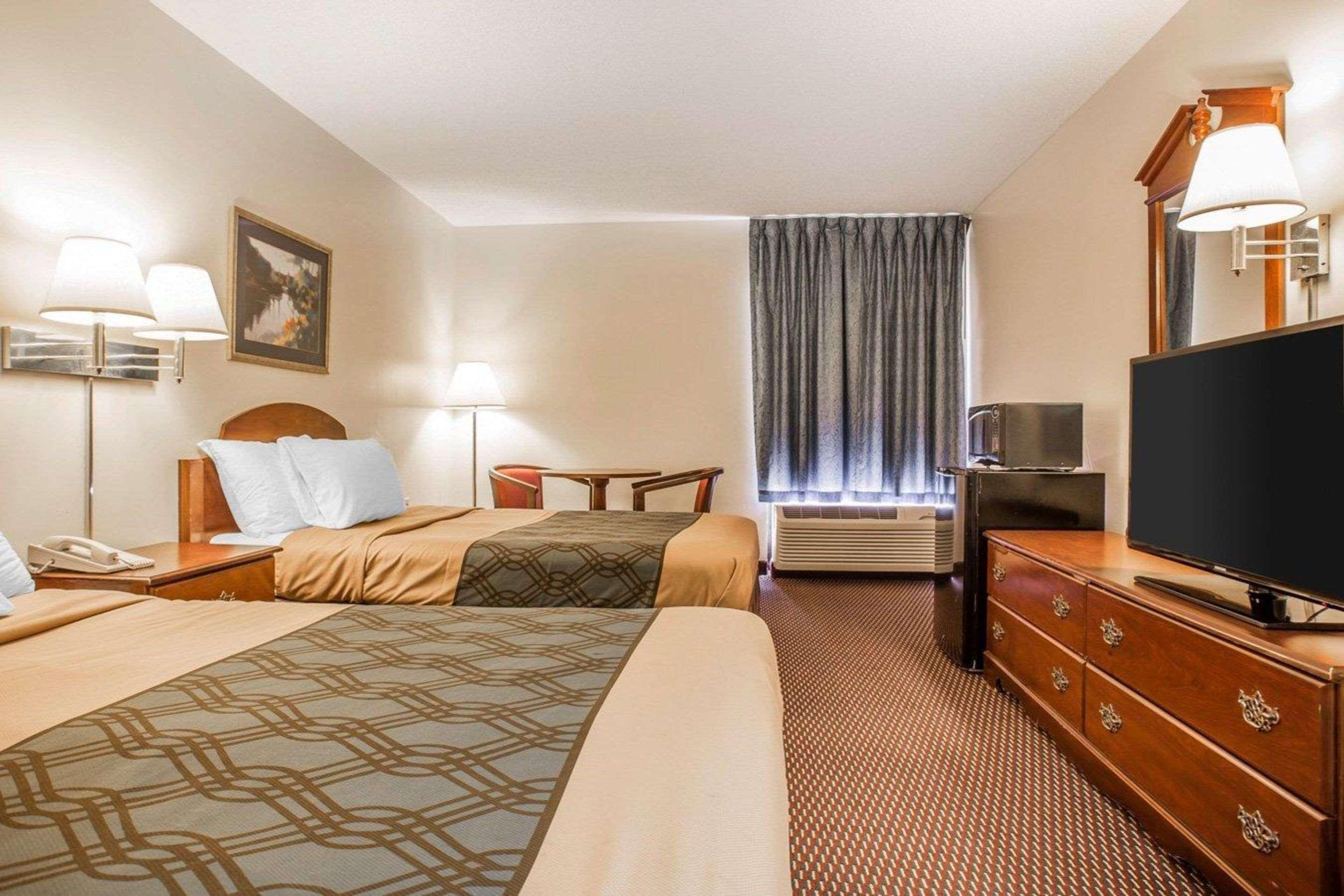 Econo Lodge St. Stephen Екстериор снимка