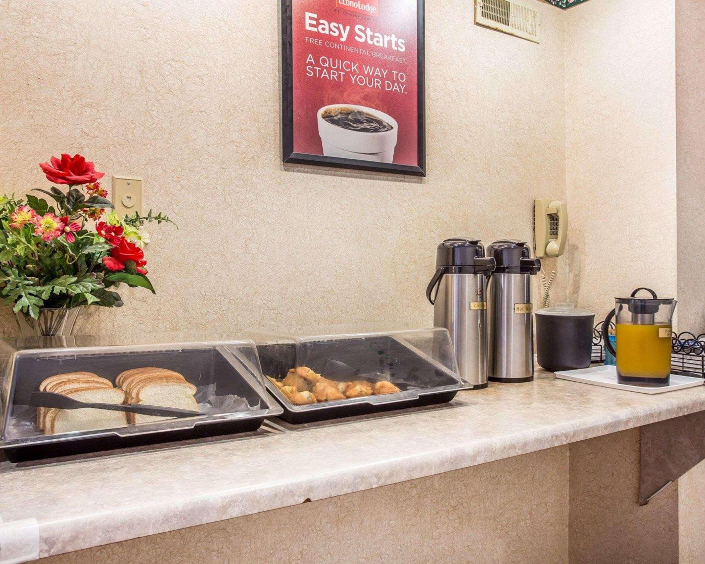 Econo Lodge St. Stephen Екстериор снимка