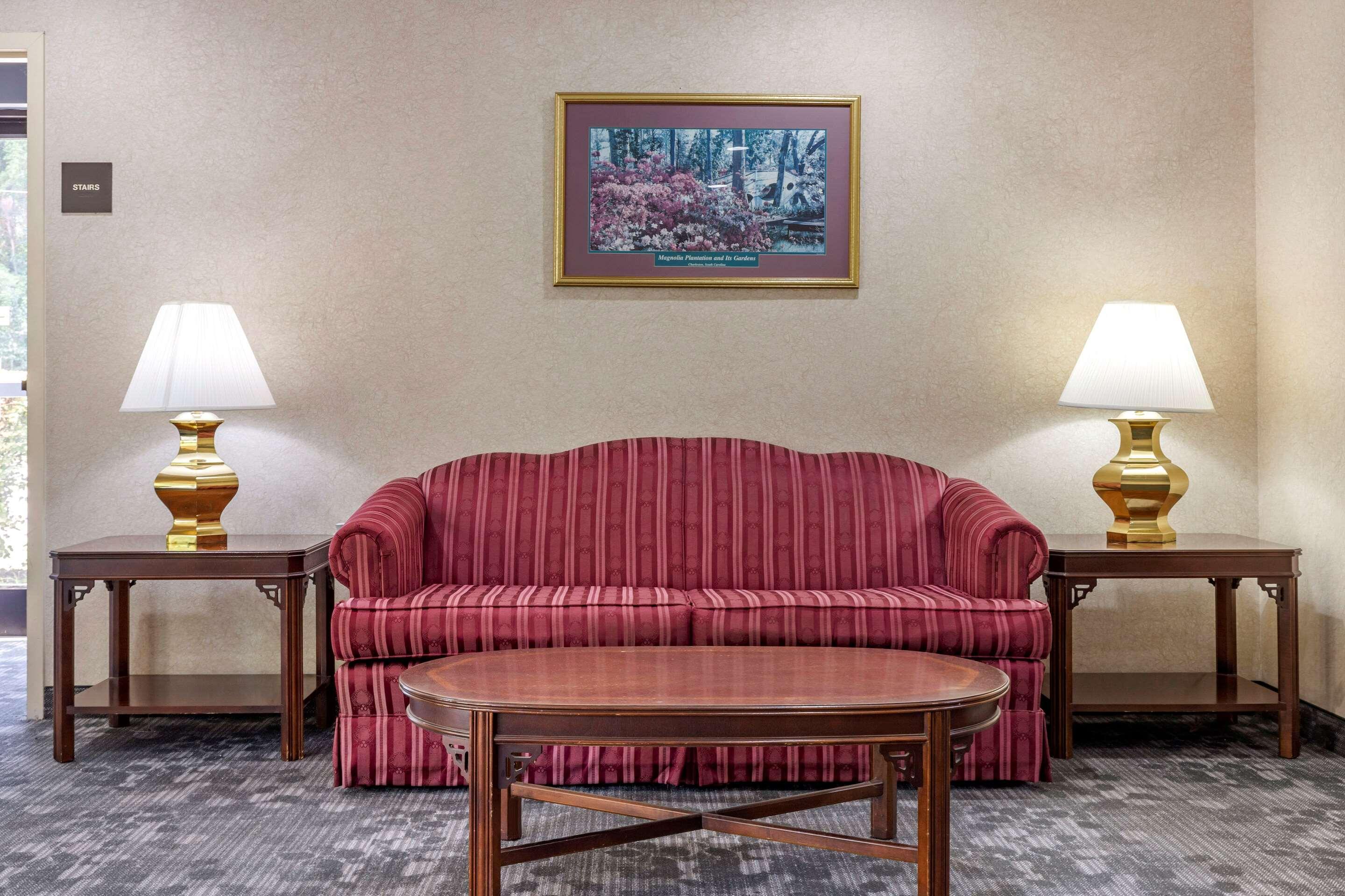 Econo Lodge St. Stephen Екстериор снимка