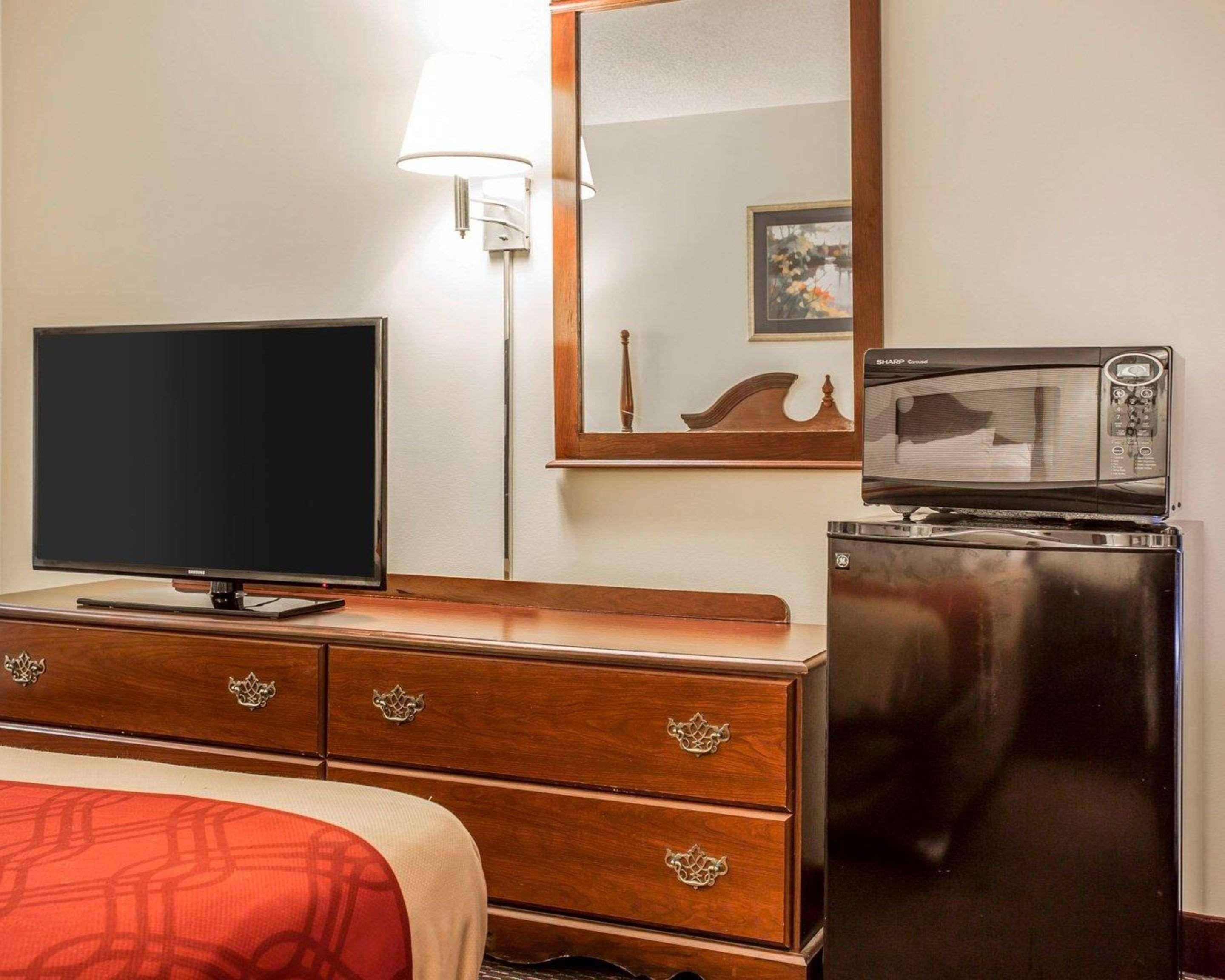 Econo Lodge St. Stephen Екстериор снимка