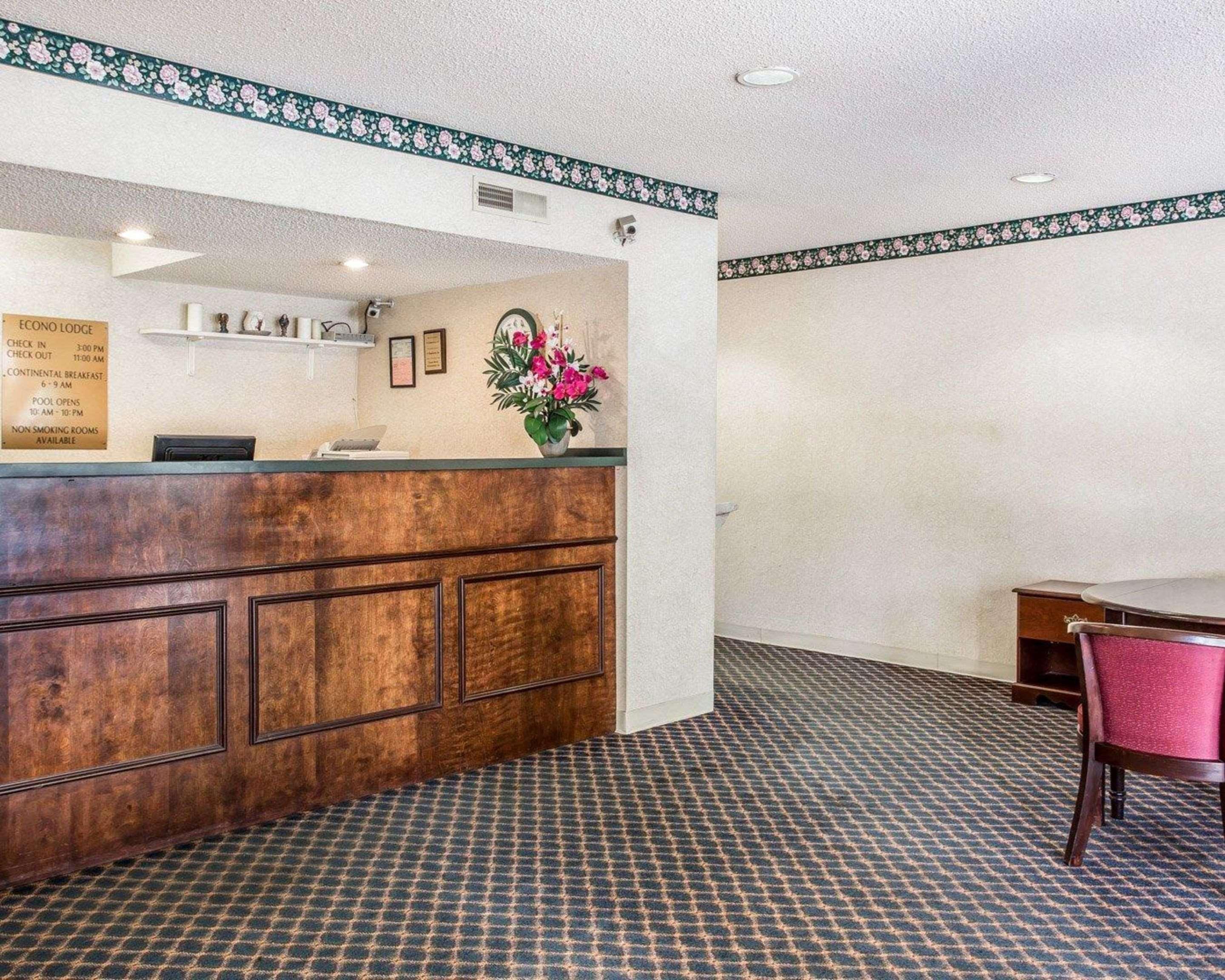 Econo Lodge St. Stephen Екстериор снимка