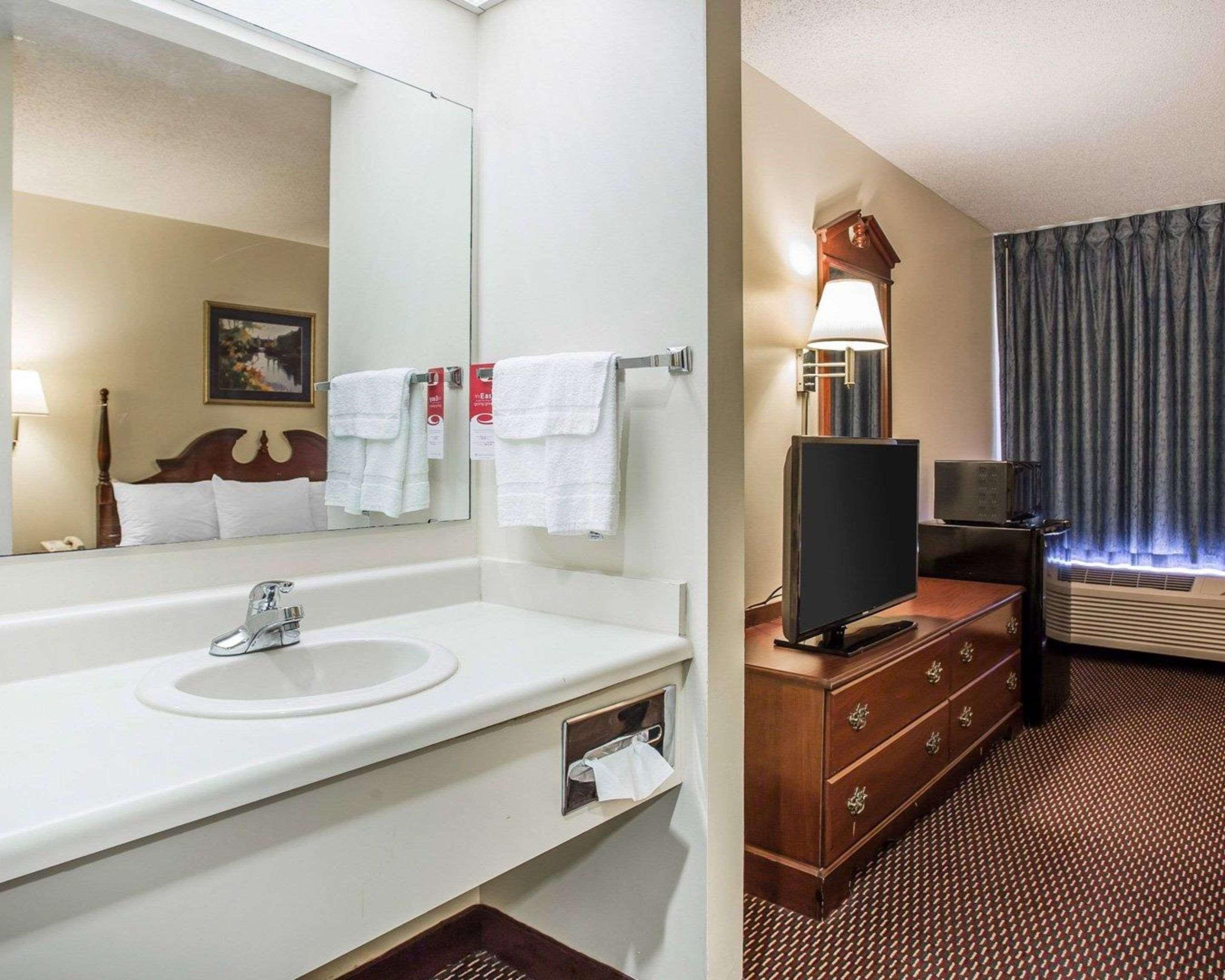 Econo Lodge St. Stephen Екстериор снимка