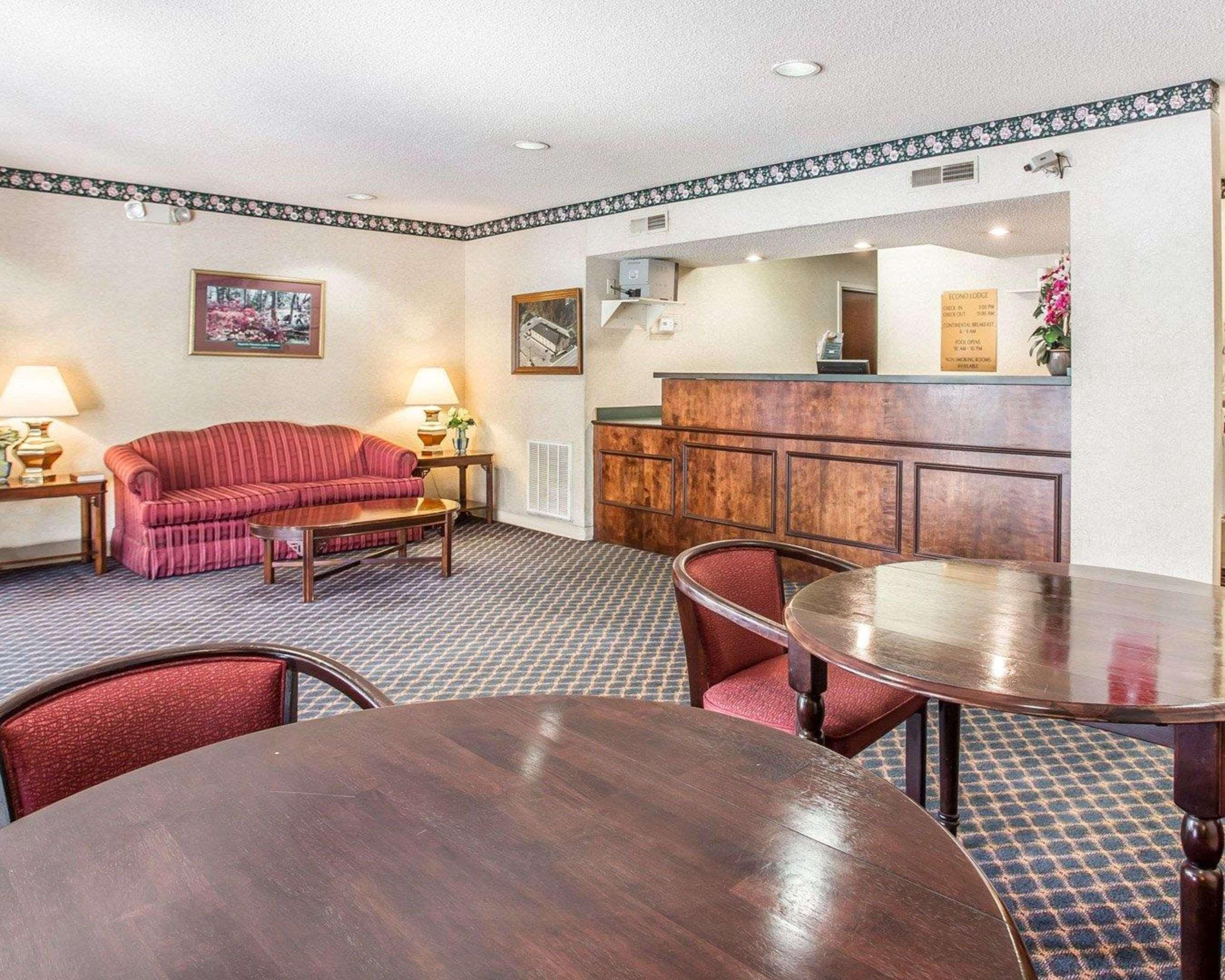 Econo Lodge St. Stephen Екстериор снимка