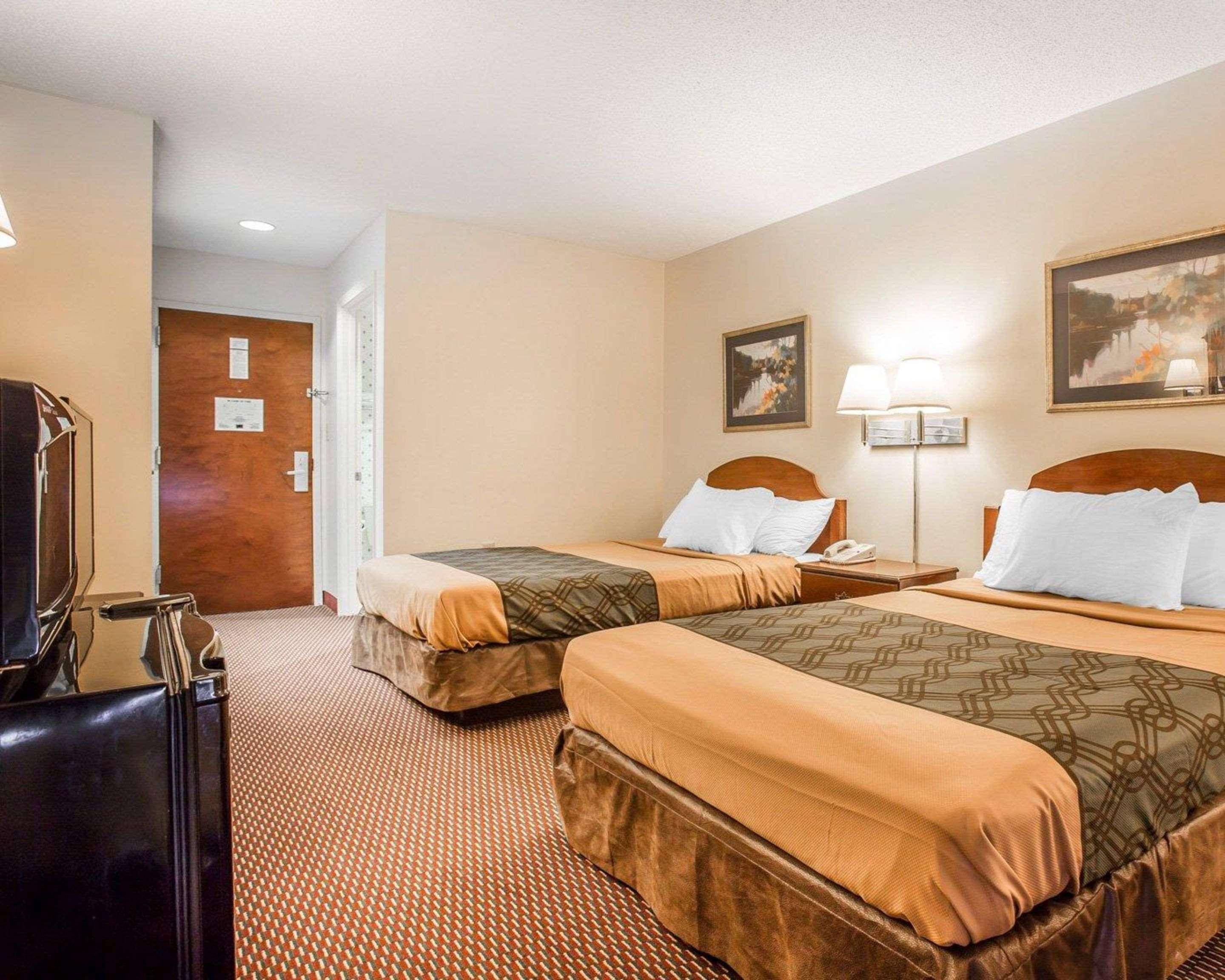 Econo Lodge St. Stephen Екстериор снимка