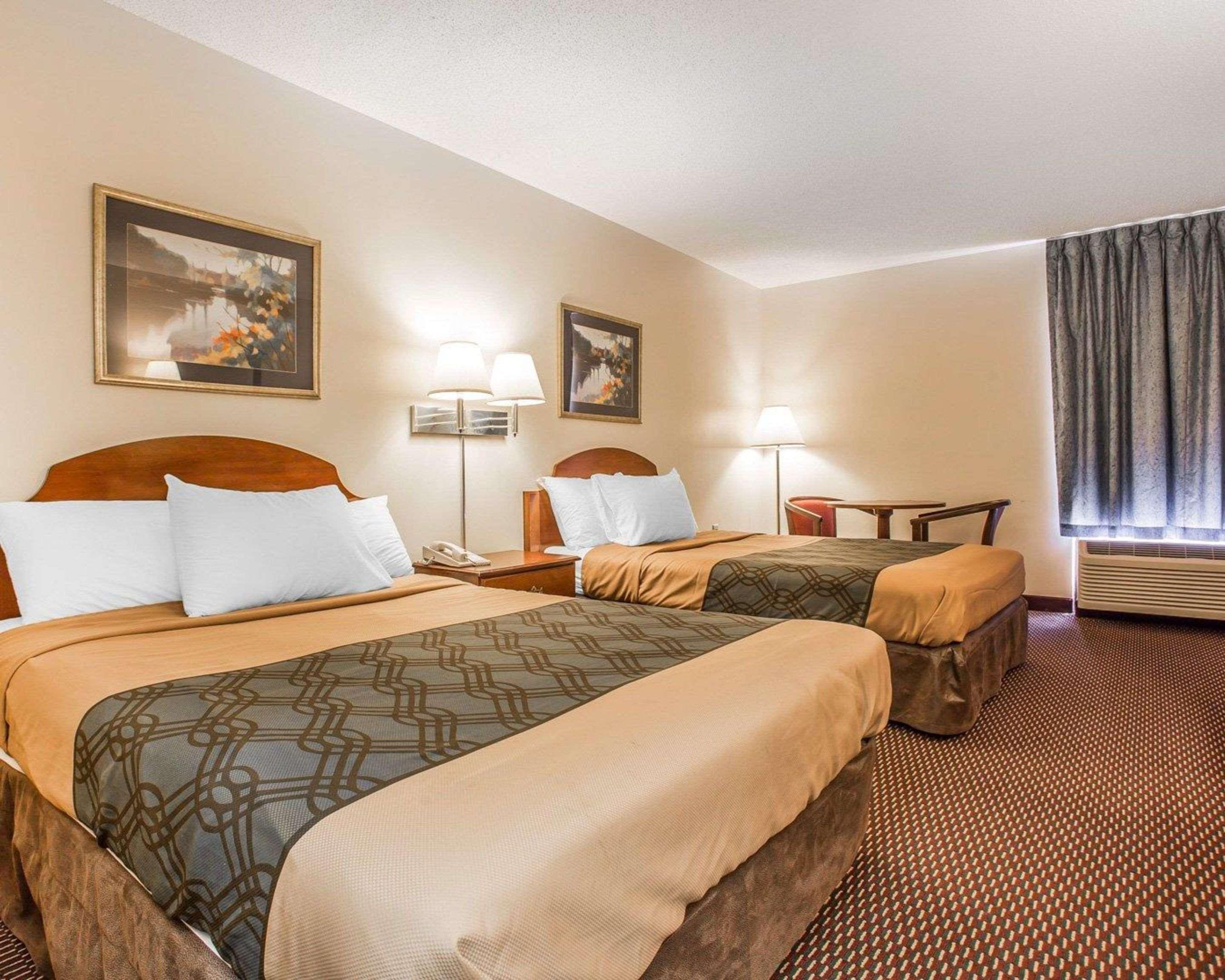 Econo Lodge St. Stephen Екстериор снимка