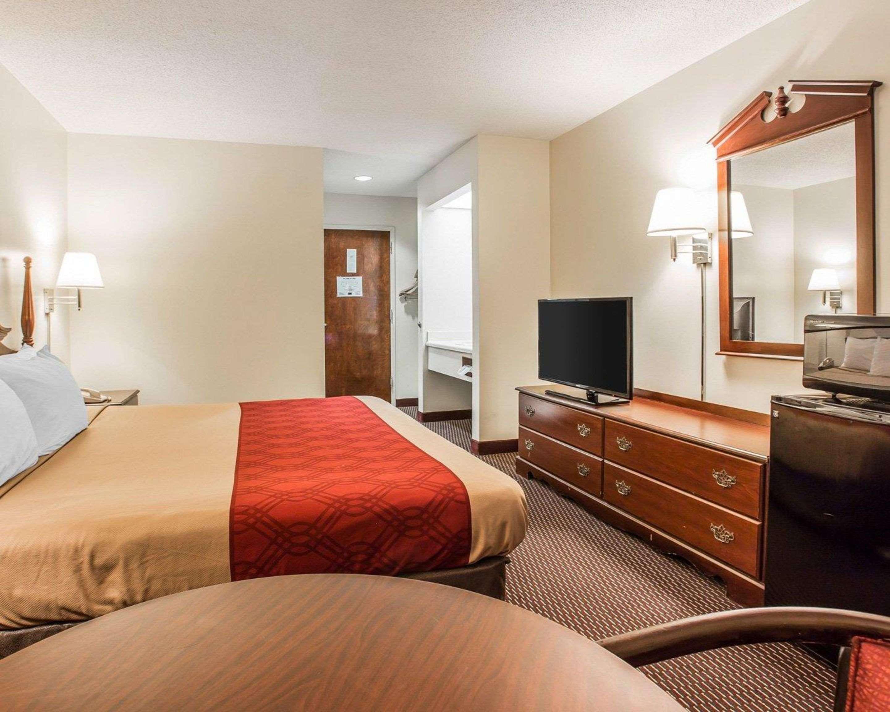 Econo Lodge St. Stephen Екстериор снимка